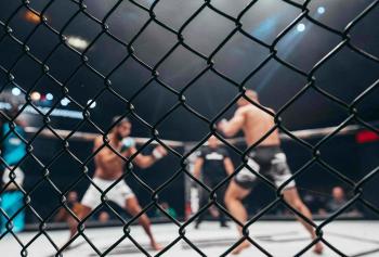 Comment les combattants UFC gèrent-ils la pression médiatique avant les grands combats?