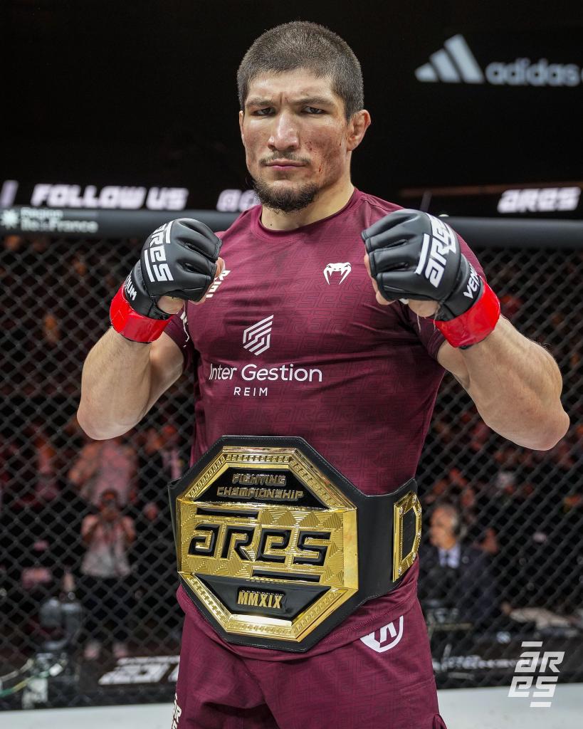 Baki devient champion des poids mi-moyens en battant Thiago Lima par TKO à l’ARES 30 Baki devient champion des poids mi-moyens en battant Thiago Lima par TKO à l’ARES 30
