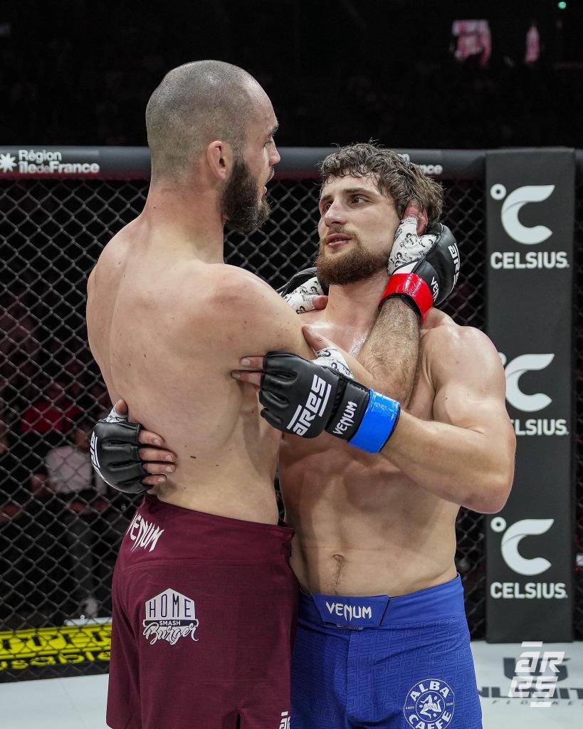 Hugo Guillon décroche une victoire spectaculaire par KO au premier round à l'ARES 30 Hugo Guillon décroche une victoire spectaculaire par KO au premier round à l'ARES 30