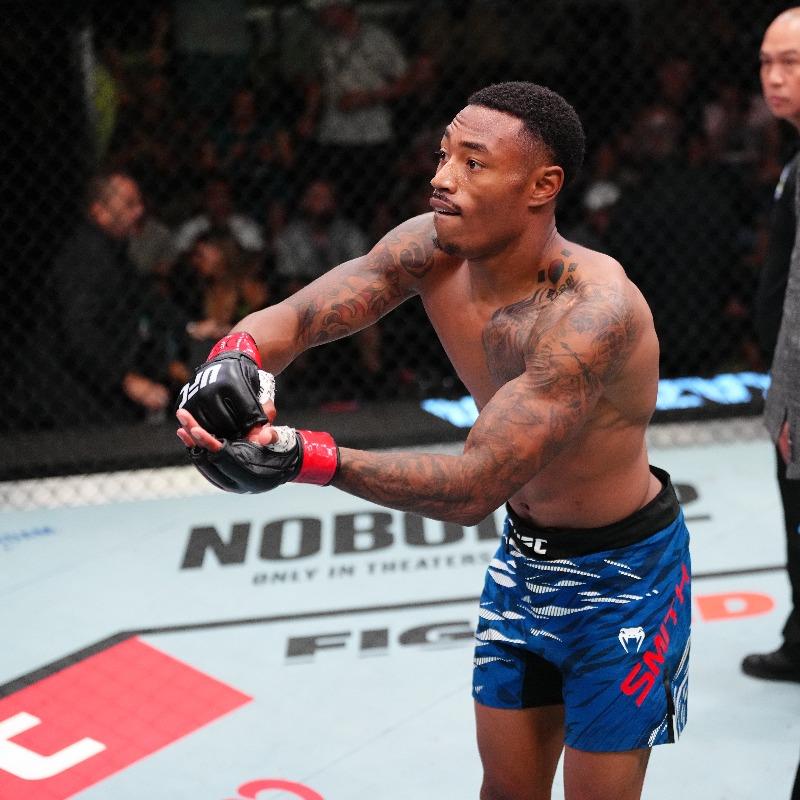 Elijah Smith inflige un KO d'une violence inouïe à Toshiomi Kazama lors de l'UFC on ESPN 72 Elijah Smith inflige un KO d'une violence inouïe à Toshiomi Kazama lors de l'UFC on ESPN 72