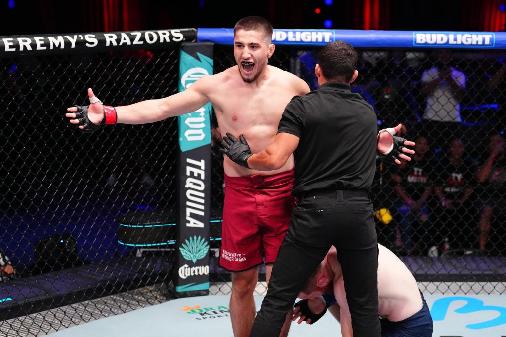 Baisangur Susurkaev signe le premier TKO de la saison du Contender Series avec un coup de pied frontal dévastateur | DWCS 77 Baisangur Susurkaev signe le premier TKO de la saison du Contender Series avec un coup de pied frontal dévastateur | DWCS 77