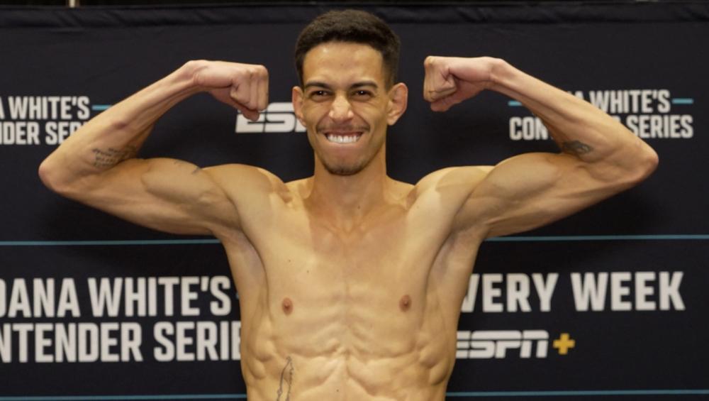 Hecher Sosa et Mackson Lee s'affrontent dans un choc de styles explosif chez les poids coqs | DWCS 82 Hecher Sosa et Mackson Lee s'affrontent dans un choc de styles explosif chez les poids coqs | DWCS 82