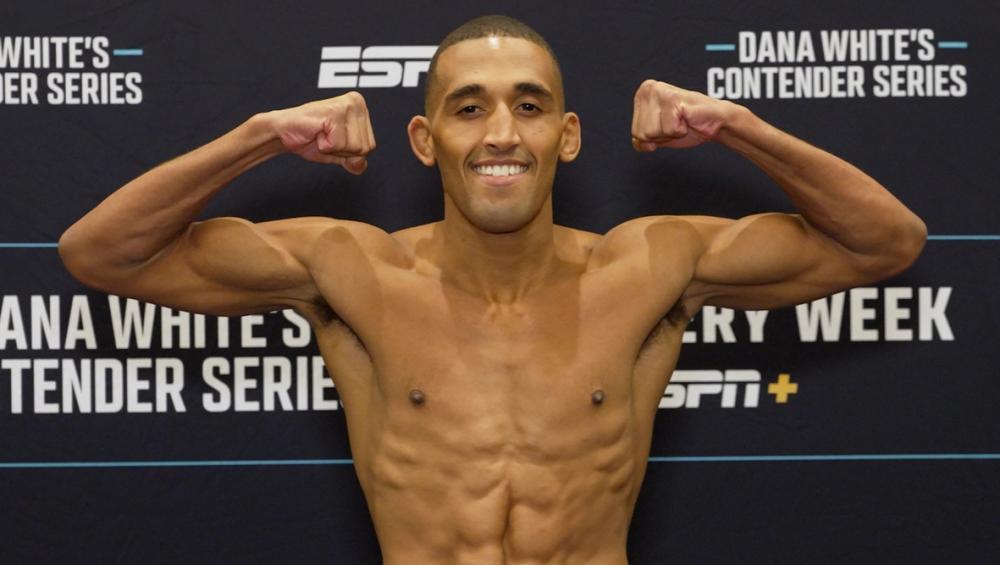 L'invaincu Cody Chovancek met son bilan parfait en jeu face au dangereux Raphael Uchegbu | DWCS 82 L'invaincu Cody Chovancek met son bilan parfait en jeu face au dangereux Raphael Uchegbu | DWCS 82