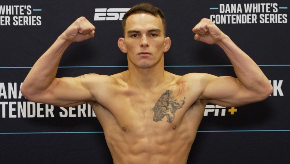 L'invaincu Cody Chovancek met son bilan parfait en jeu face au dangereux Raphael Uchegbu | DWCS 82 L'invaincu Cody Chovancek met son bilan parfait en jeu face au dangereux Raphael Uchegbu | DWCS 82