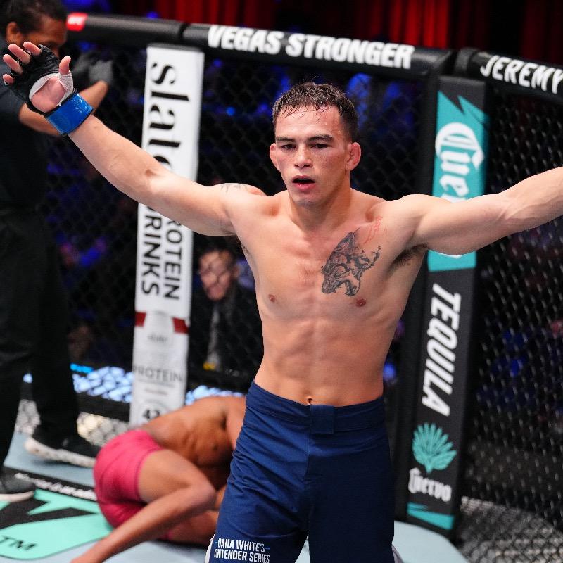 Dominateur du début à la fin, Cody Chovanchek finalise Raphael Uchegbu avec la manière | DWCS 82 Dominateur du début à la fin, Cody Chovanchek finalise Raphael Uchegbu avec la manière | DWCS 82