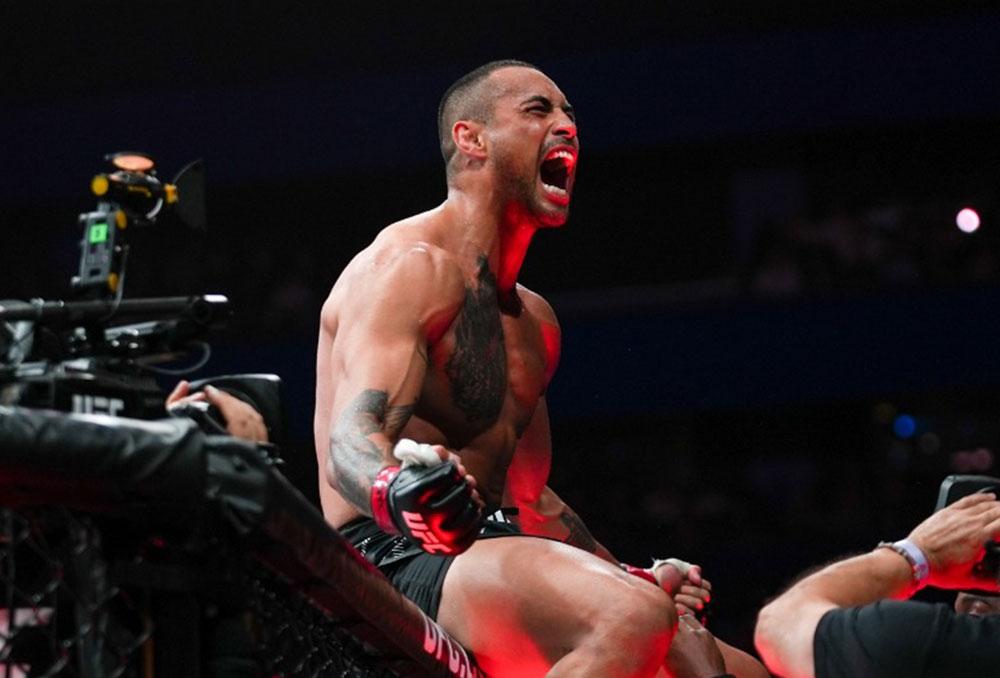 Carlos Ulberg foudroie Dominick Reyes d'une droite surpuissante et décroche la victoire lors du main event de l'UFC Perth Carlos Ulberg foudroie Dominick Reyes d'une droite surpuissante et décroche la victoire lors du main event de l'UFC Perth