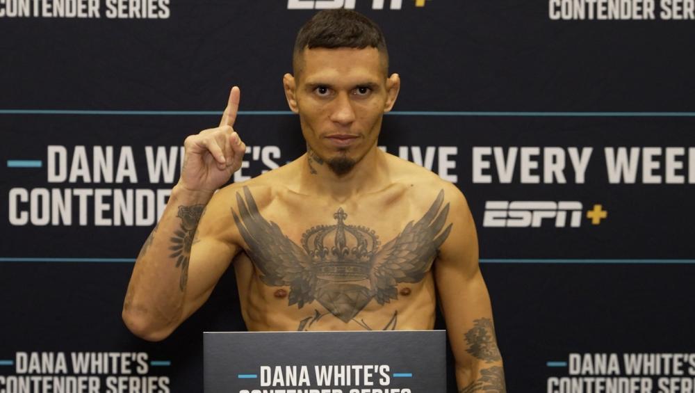 Louis Jourdain contre Magno Dias, une opposition entre boxe technique et muay thaï agressif | DWCS 84 Louis Jourdain contre Magno Dias, une opposition entre boxe technique et muay thaï agressif | DWCS 84
