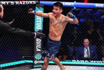 Juan Diaz foudroie Won Il Kwon d'un coup de coude retourné magistral | DWCS 86