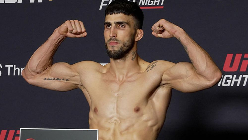 Après sa défaite, Isaac Dulgarian vise un retour en force contre l'invaincu Yadier DelValle | UFC Vegas 110 Après sa défaite, Isaac Dulgarian vise un retour en force contre l'invaincu Yadier DelValle | UFC Vegas 110