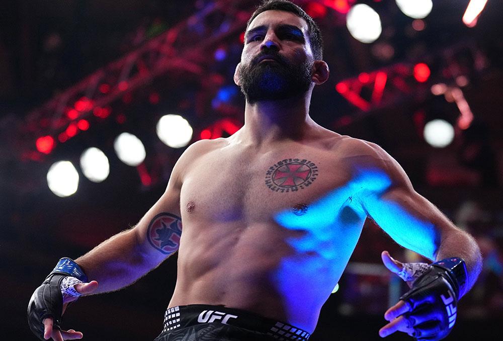 Benoit Saint-Denis électrocute Beneil Dariush en 16 secondes pour un KO record | UFC 322 Benoit Saint-Denis électrocute Beneil Dariush en 16 secondes pour un KO record | UFC 322