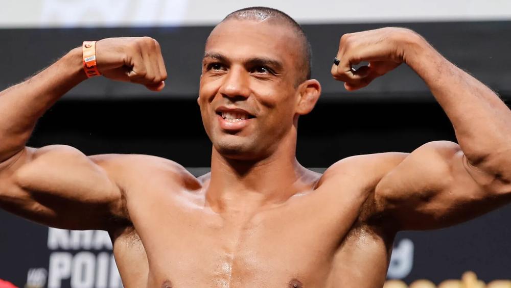 Jalin Turner cherche à retrouver le chemin de la victoire en affrontant la légende du Muay-thaï Edson Barboza | UFC 323 Jalin Turner cherche à retrouver le chemin de la victoire en affrontant la légende du Muay-thaï Edson Barboza | UFC 323