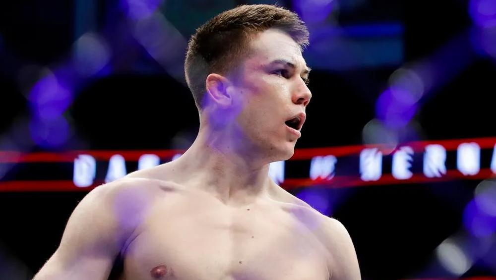 Alexander Hernandez vise une quatrième victoire consécutive face au vétéran Michael Johnson | UFC 314 Alexander Hernandez vise une quatrième victoire consécutive face au vétéran Michael Johnson | UFC 314