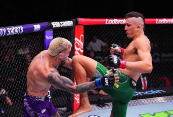 Cam Rowston s'offre Cody Brundage par TKO au deuxième round devant son public de Sydney | UFC 325