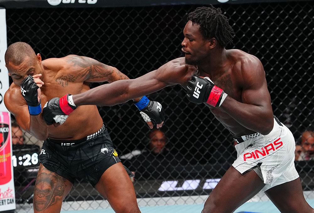 UFC 329 : Deuxième KO de suite au premier round pour Damian Pinas, qui réclame Baisangur Susurkaev