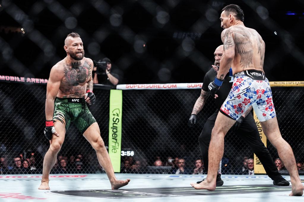 UFC 329 : Douche froide à Las Vegas, Conor McGregor se blesse au genou dès le premier échange face à Max Holloway UFC 329 : Douche froide à Las Vegas, Conor McGregor se blesse au genou dès le premier échange face à Max Holloway