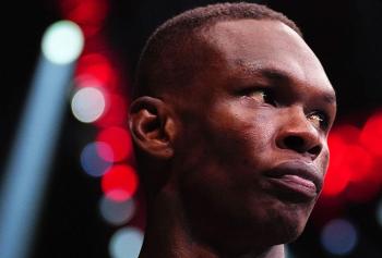 UFC 329 : Israel Adesanya est convaincu que Conor McGregor est monté blessé dans la cage