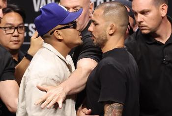 UFC 331 : Grosse altercation verbale entre Joshua Van et Alexandre Pantoja en pleine conférence de presse