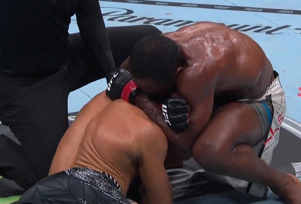 UFC 330 : Jeremiah Wells renverse la vapeur et s'offre Myktybek Orolbai par soumission au 3e round