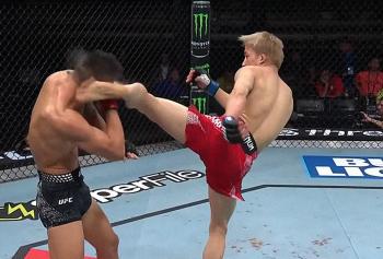 UFC Shanghai : Coup de pied à la tête et KO brutal au 2e round pour Kai Asakura face à Aoriqileng