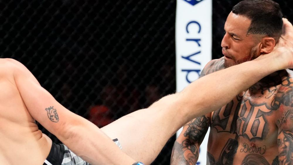 Ian Garry achève Daniel Rodriguez au premier round avec un violent head kick | UFC Charlotte