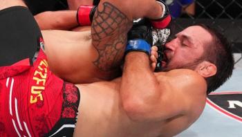 Dustin Stoltzfus soumet Punahele Soriano au 2e round à 4:10 | UFC on ESPN 52