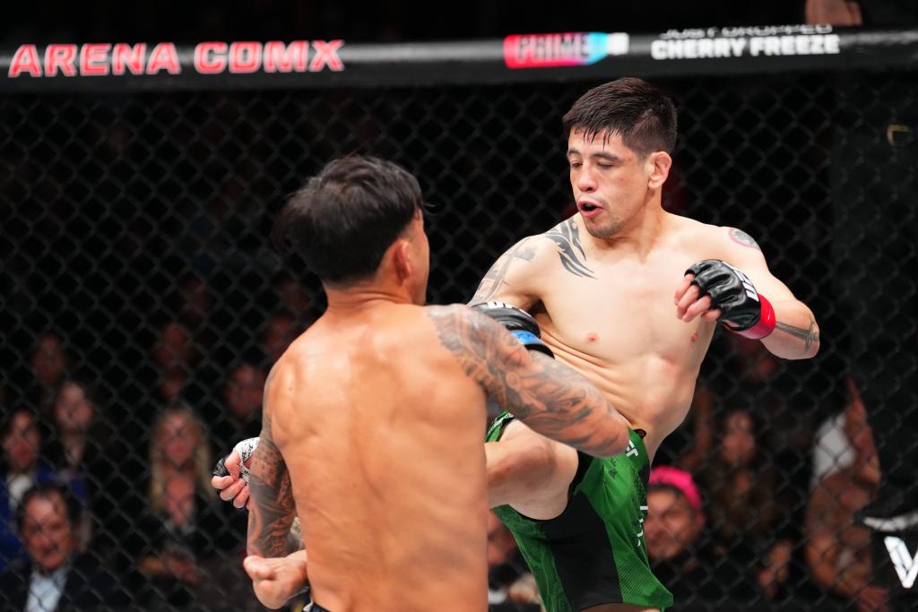 Une bataille acharnée entre Royval et Moreno se termine par une décision partagée | UFC Mexico City