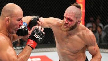 Jiří Procházka reste calme dans le chaos | UFC 300