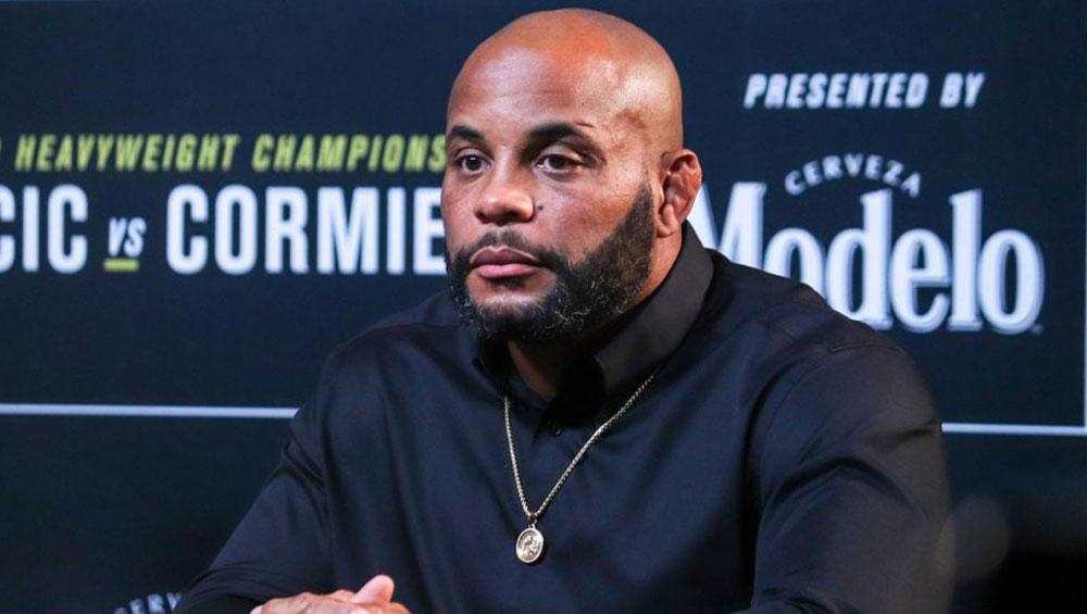 Daniel Cormier : “Jon Jones devrait affronter Alex Pereira après Stipe Miocic pour le titre des poids lourds”