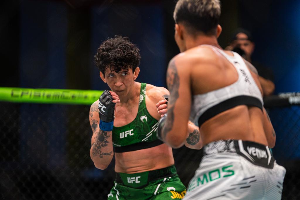 Virna Jandiroba vise le titre des poids pailles après sa victoire contre Amanda Lemos | UFC on ESPN 60