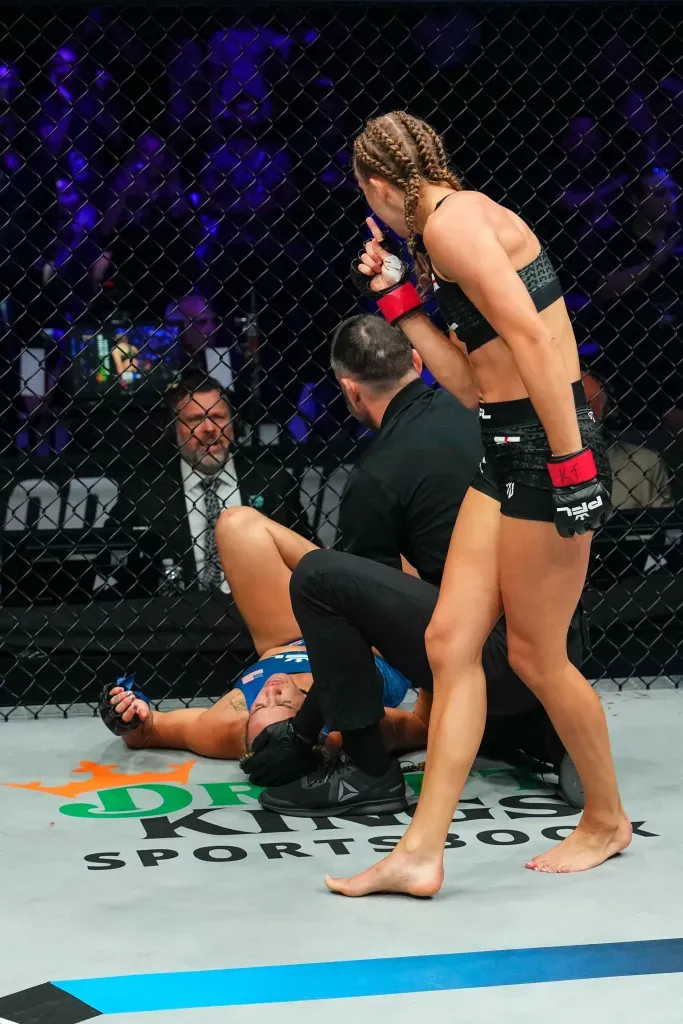 Dakota Ditcheva écrase Jena Bishop et se prépare pour la finale contre Taila Santos | PFL 7 2024 Playoffs