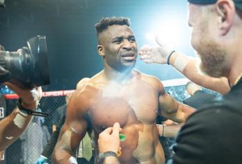 Francis Ngannou triomphe dans la cage après une semaine de doutes | Battle of the Giants