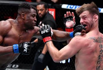 L'absence de Francis Ngannou dans le top 100 des KO de l'UFC Apex soulève l'indignation des fans