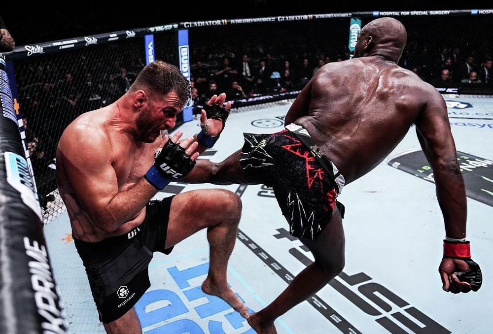 Jon Jones défend son titre des poids lourds et envoie Stipe Miocic à la retraite à l'UFC 309 | New York