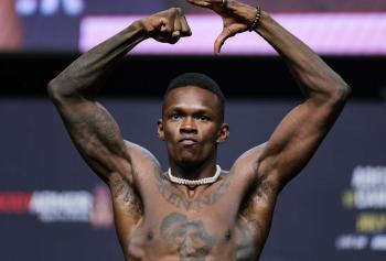 Pourquoi Israel Adesanya Veut Combattre Khamzat Chimaev : Une Surprenante Déclaration