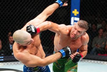 UFC 312 - Dricus Du Plessis s'impose face à Strickland et garde sa ceinture des poids moyens | Sydney