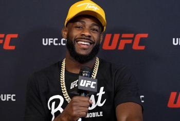 Aljamain Sterling voit Alexander Volkanovski dominer Diego Lopes lors de l'UFC 314