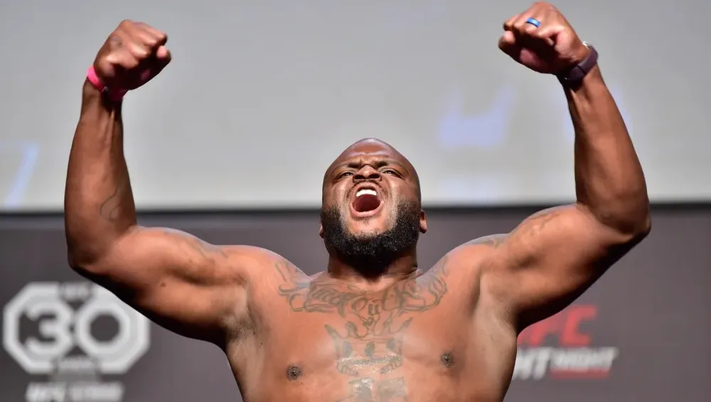 Le champion de MMA Derrick Lewis met KO un homme qui tentait de