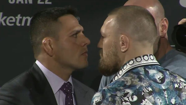 Rafael dos Anjos contre Conor McGregor Rafael dos Anjos contre Conor McGregor