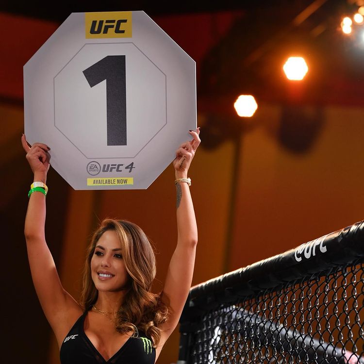 how much does a ring girl make ufc